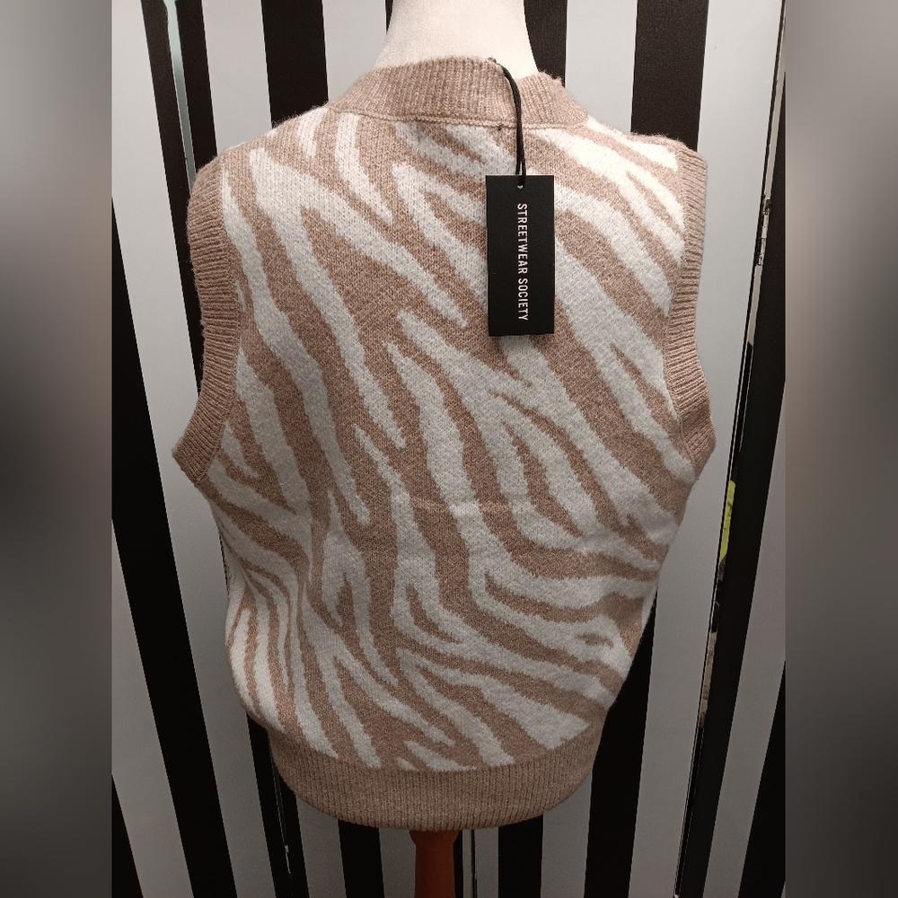 NWT sweater vest - Picture 6 of 9